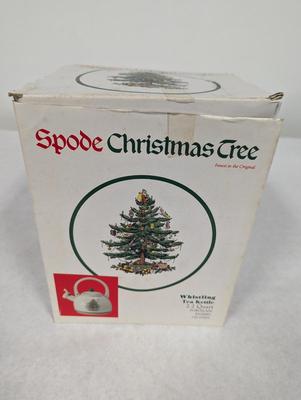 Spode Christmas Tree 2.2 Quart Whistling Tea Kettle