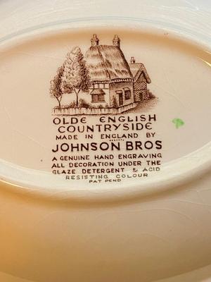 Vintage JOHNSON BROTHERS "Olde English Countryside" China Set, Service for Seven