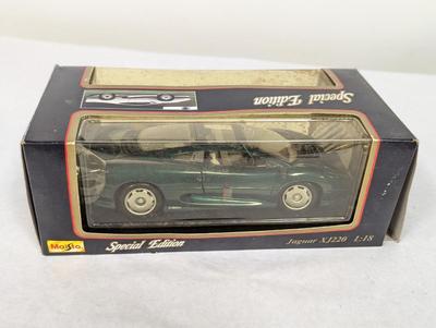 Maisto Special Edition Jaguar X1220 1:18