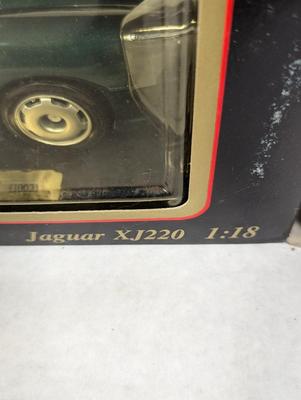 Maisto Special Edition Jaguar X1220 1:18