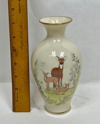 Lenox Mama Deer& Baby Fawns Mother's Day 1984 Vase