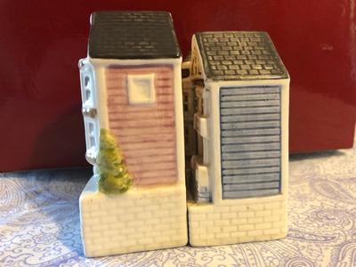 OTAGIRI Victorian Houses Salt and Pepper Shakers