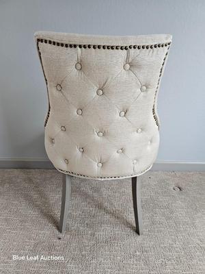 Lot 35: Fabric Sitting Chair