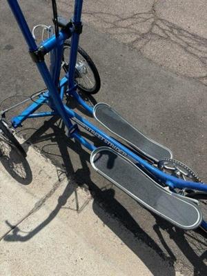 Lot 45: StreetStrider 8s