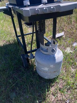 WEBER SILVE PROPANE BBQ GRILL AND ACCESSORIES