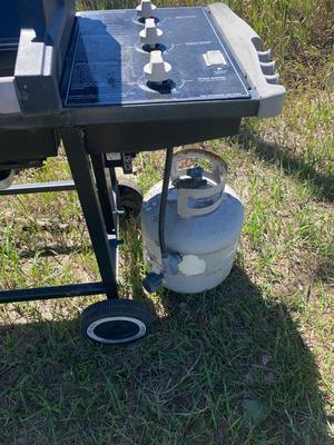 WEBER SILVE PROPANE BBQ GRILL AND ACCESSORIES