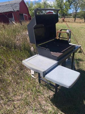 WEBER SILVE PROPANE BBQ GRILL AND ACCESSORIES