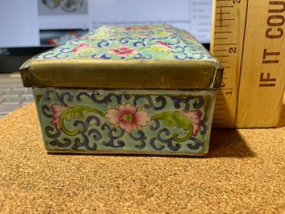 Chinese Republic Period Famille Verte Porcelain 1-Time Hinged Lidded Trinket Box w/Many Stress Cracks as Pictured.