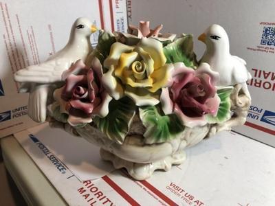 VINTAGE CAPODIMONTE PORCELAIN DOVES & ROSES CENTERPIECE 12.5" WIDE x 8.25"TALL PREOWNED FROM AN ESTATE.
