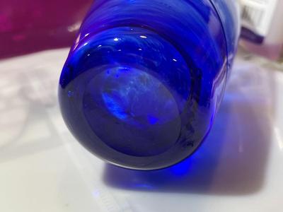 Vintage Mid-Century Modern Art Glass Spun Blue/White Vase 10" Tall in Good Preowned Condition.