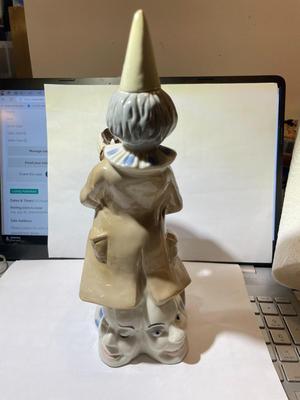 Vintage Mid-Century Modern Toma Imports Ceramic/Porcelain Clown Figurine 10" Tall in VG Preowned Condition.