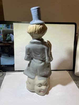 Vintage Mid-Century Modern Toma Imports Ceramic/Porcelain Clown Figurine 10.5" Tall in VG Preowned Condition.