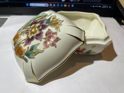 Vintage Zsolnay Porcelain Jewelry/Trinket Box 4 1/4" Hand-painted in VG Preowned Condition.