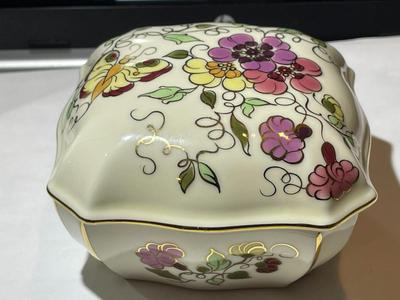 Vintage Zsolnay Porcelain Jewelry/Trinket Box 4 1/4" Hand-painted in VG Preowned Condition.