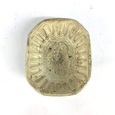 543 Victorian Jelly Mold Stoneware Grape Design