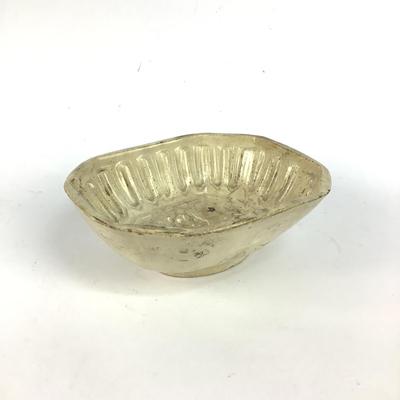543 Victorian Jelly Mold Stoneware Grape Design