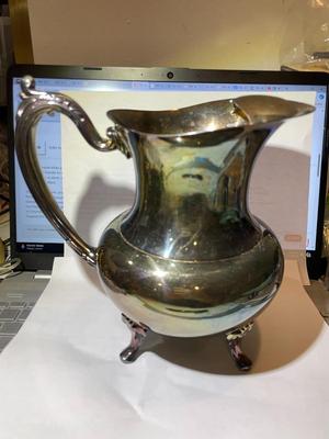 Vintage Oneida Water Pitcher Silver Plated Footed & w/Ice Guard 8" Tall in Good Condition Needs Polishing.