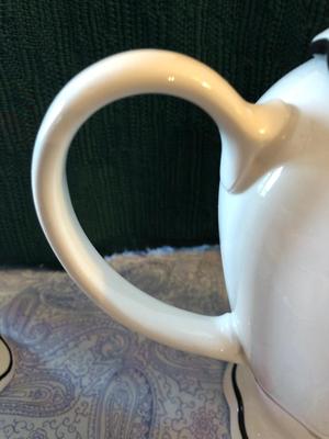 Hotel de Guest Tea Pot, Sugar, and Creamer