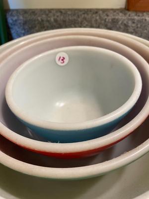 Vintage Pyrex Mixing Bowl Set