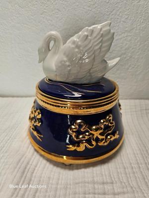 Lot 70: Tea Pot & Swan Music Box