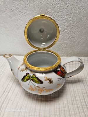 Lot 70: Tea Pot & Swan Music Box