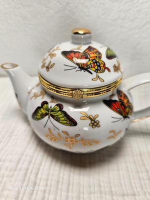 Lot 70: Tea Pot & Swan Music Box