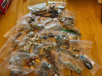 Costume Jewelry | Lot Seven