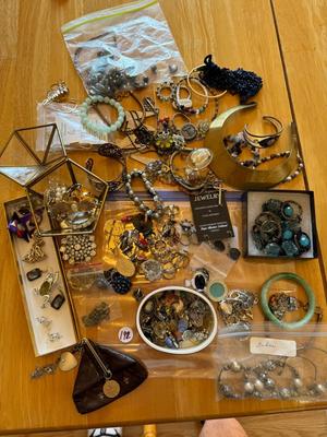 Costume Jewelry | Lot Eight