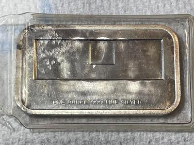 "The Watergate Gang" 1973 Silver Art Bar 1-Ounce .999 Fine Silver in VG Preowned Condition.