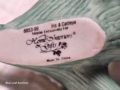 Lot 72: Humminbird Floral Plate & Flower