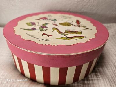 Lot 75: Decorative Collectible Shoe Design Plates