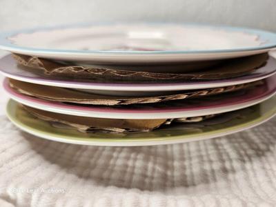 Lot 75: Decorative Collectible Shoe Design Plates