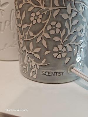 Lot 78: Scentsy Lighted Scented Wax Warmers & Scented Wax