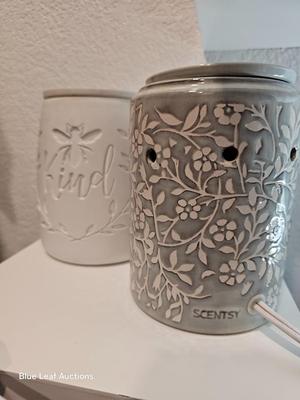 Lot 78: Scentsy Lighted Scented Wax Warmers & Scented Wax