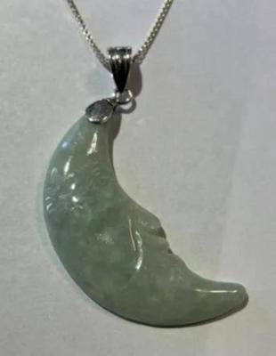 Vintage Sterling Silver Green Jade/Jadeite Carved Moon Pendant on a 18" Sterling Silver Chain VG Preowned Condition.