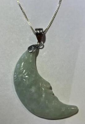 Vintage Sterling Silver Green Jade/Jadeite Carved Moon Pendant on a 18" Sterling Silver Chain VG Preowned Condition.