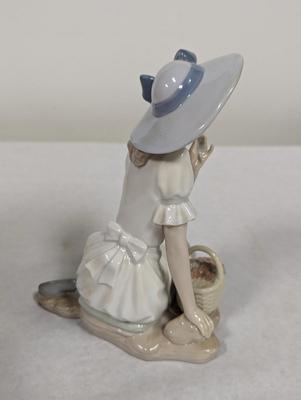 Nao By Lladro Meadow Song Figure