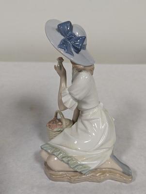 Nao By Lladro Meadow Song Figure