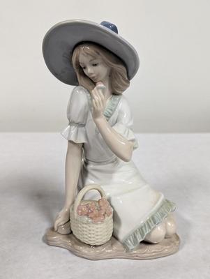 Nao By Lladro Meadow Song Figure