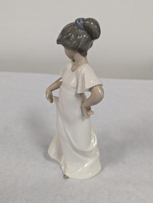 NAO By Lladro Figurine How Pretty Girl