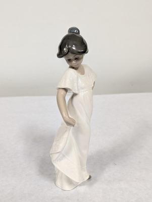 NAO By Lladro Figurine How Pretty Girl