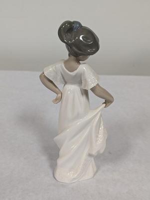 NAO By Lladro Figurine How Pretty Girl