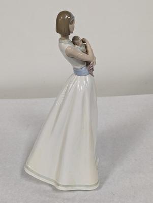 NAO Lladro Figurine