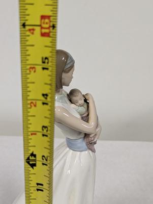 NAO Lladro Figurine