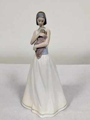 NAO Lladro Figurine