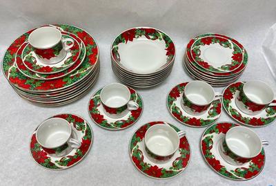 Gibson Home Poinsettia Holiday Dinner Ware Set