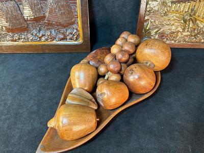 Lot 20. Wood Decor