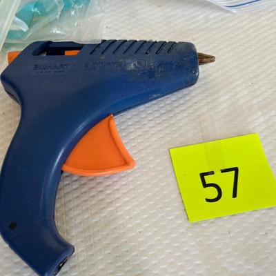 Hot glue guns w/ glue sticks