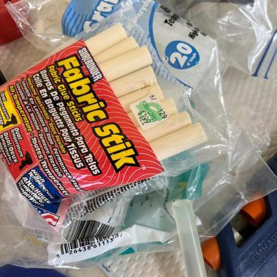 Hot glue guns w/ glue sticks