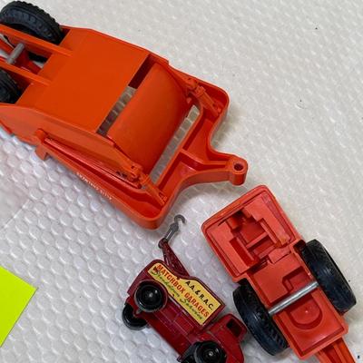 Allis Chalmers land scraper & Matchbox tow truck